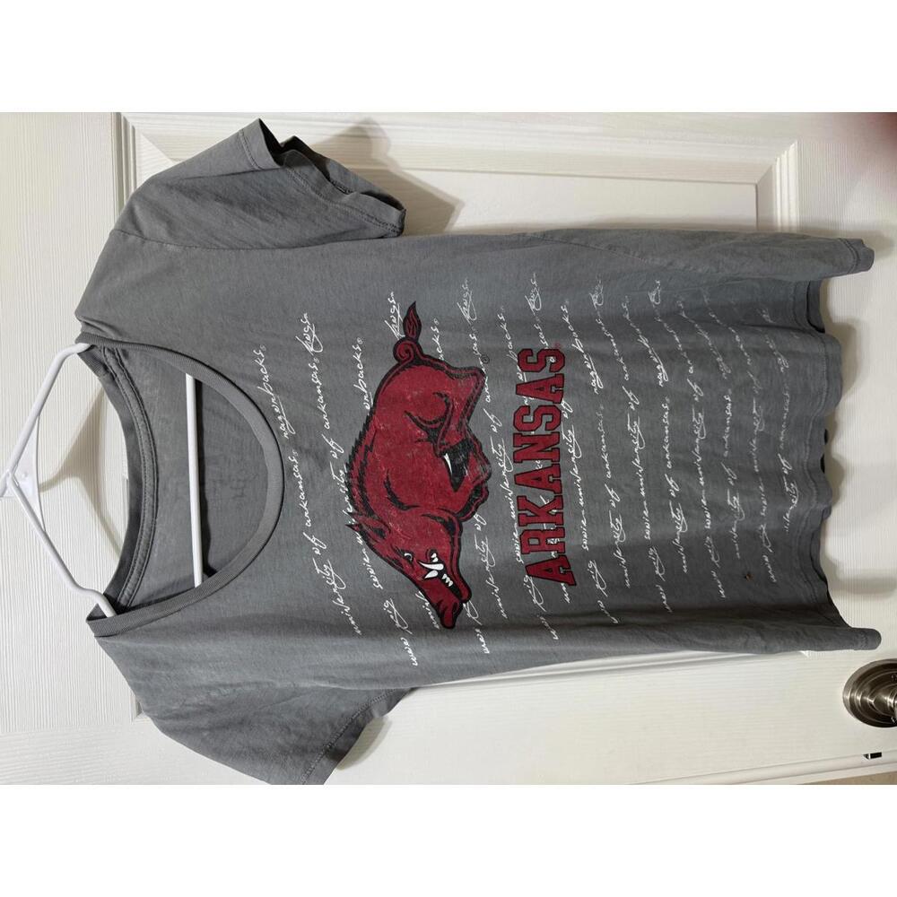 Arkansas Razorback v neck t shirt